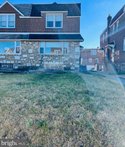 8125 Farnsworth St, Philadelphia, PA 19152-3008