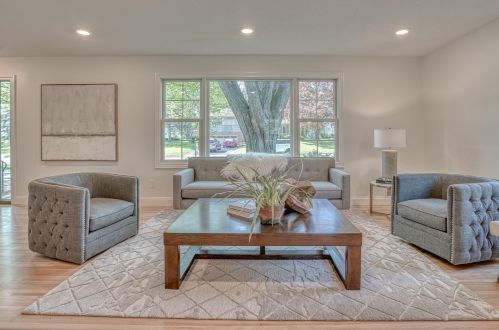 4900 Larkspur Ln, Minneapolis MN  55435-4028 exterior