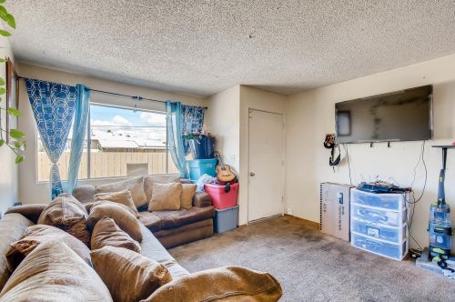 81 Oaklawn Ave, Chula Vista CA  91910-1330 exterior