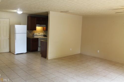 96 Pinson St, Newnan, GA 30263-2442