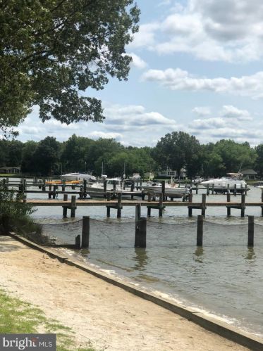 4933 Aspen St, Shady Side MD  20764-9667 exterior