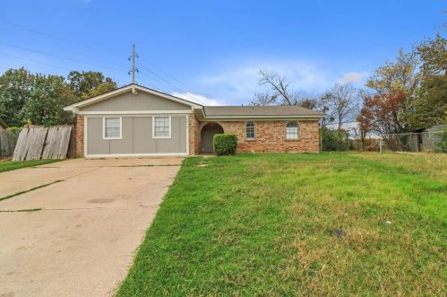 7012 Candlewick Ct, Fort Worth TX  76140-1227 exterior