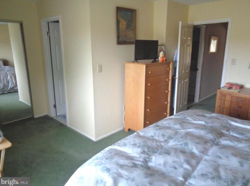 38 Topaz Ln, Trenton NJ 08690-3614 exterior