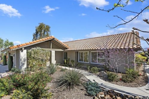 6810 Roanoak Pl, Riverside, CA 92506-5311