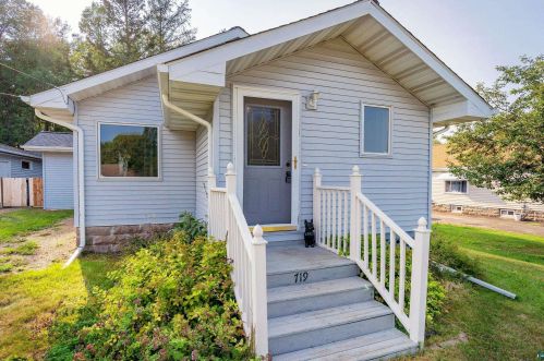 719 Blackman Ave, Duluth, MN 55811-5237