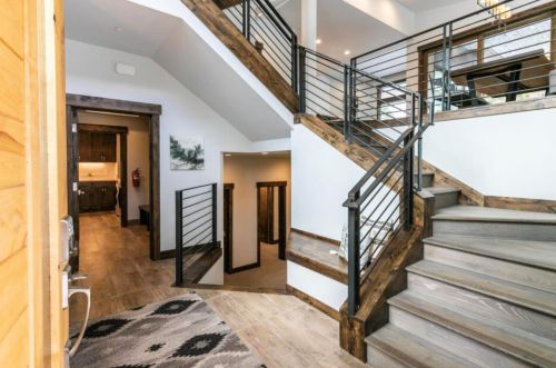 9230 Heartwood Dr, Truckee, CA 96161-5210