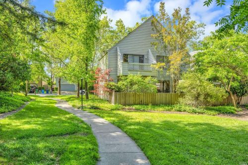 537 March Ave, Healdsburg, CA 95448-3355