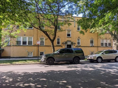 3856 Claremont Ave, Chicago, IL 60618-3818