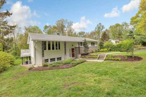 38 Birdseye Rd, Huntington, CT 06484-2102