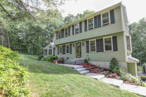 22 Lancaster Rd, Hampstead, NH 03841-2151