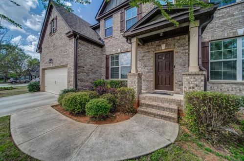 548 Georgia Cir, Loganville, GA 30052-6939