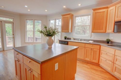 305 Hunting View Ct, Atlanta GA  30328-2779 exterior