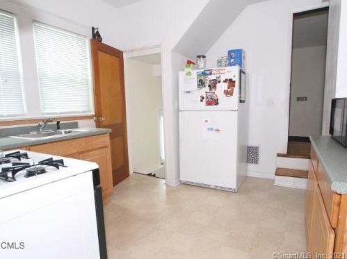 19 Lincoln Ave, Norwalk, CT 06854-3709