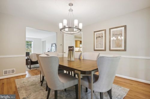 1221 Pinecrest Cir, Silver Spring MD 20910-1626 exterior