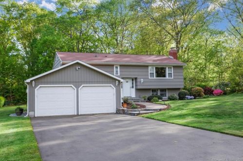 47 Stendahl Dr, Huntington, CT 06484-1636