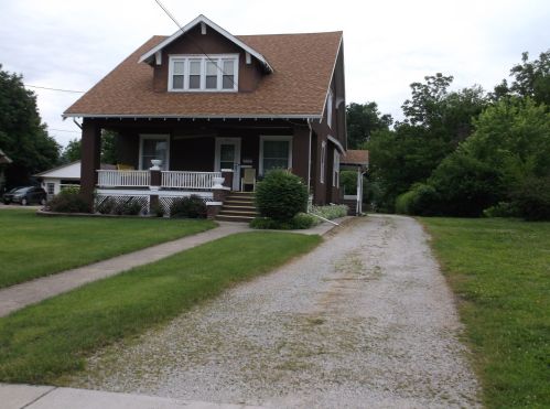 932 Church St, Hollowayville, IL 61356-1312