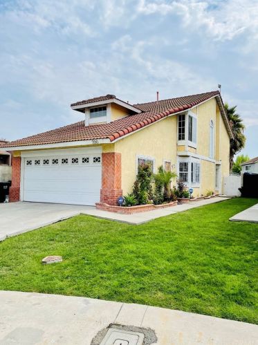 700 Anzac Cir, Compton, CA 90220-3680