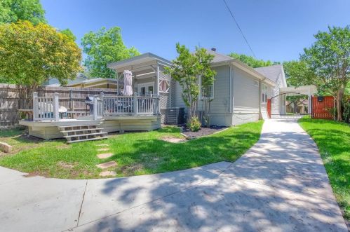 2208 Hillcrest St, Fort Worth TX  76107-4300 exterior