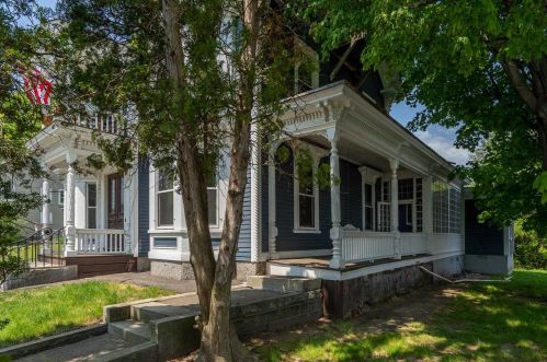 127 Pleasant St, Laconia, NH 03246-3369