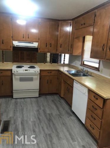 50 Post Oak Dr, Hull, GA 30646-2910