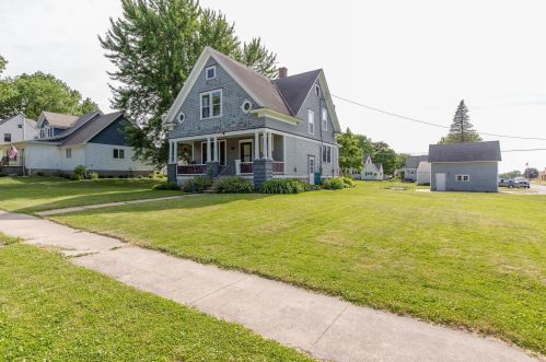606 Forest St, Bombay, MN 55946-1227