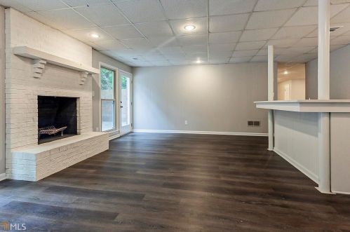 810 Mabry Rd, Atlanta GA  30328-2662 exterior