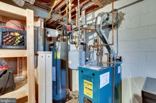 909 Roswell Dr, Silver Spring MD 20901-2128 exterior