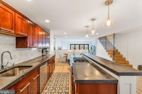 842 Lawrence St, Philadelphia, PA 19147-3113