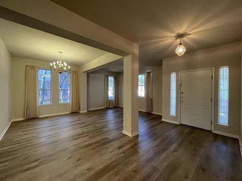 8421 Cahill Dr, Austin TX  78729-7254 exterior