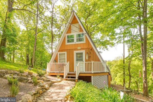334 Stratford Ln, Charles Town, WV 25414-9655