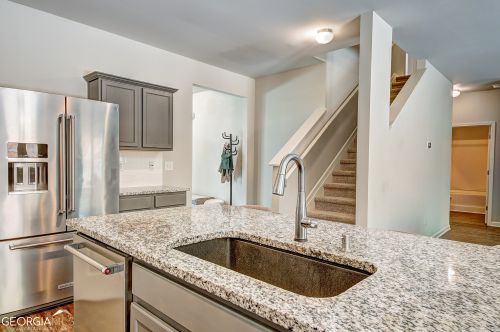 3843 Hempstead Way, Atlanta GA  30331-5268 exterior