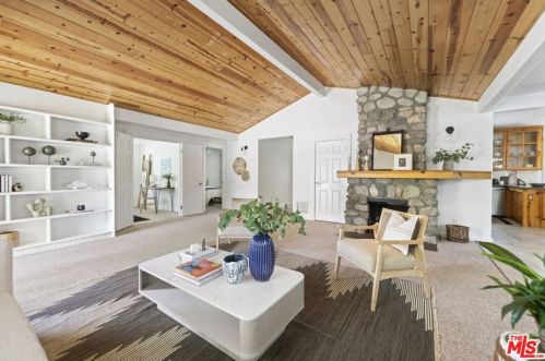 2832 Mayfield Ave, Glendale CA 91214-3816 exterior