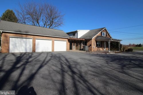 453 Martindale Rd, Ephrata PA  17522-9334 exterior