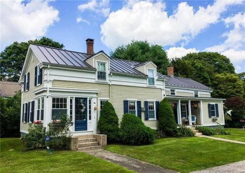 96 Beach St, Westerly, RI 02891-2744