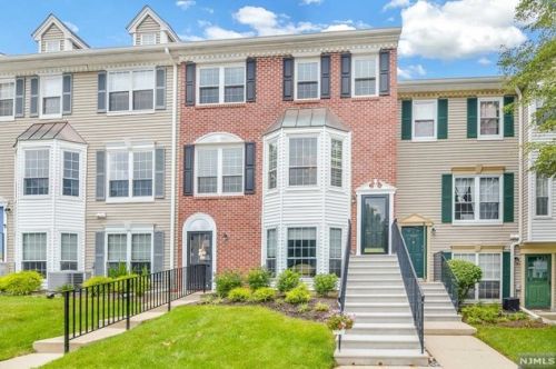 1201 Sycamore Ln, Mahwah, NJ 07430-2368