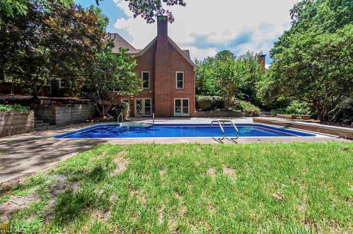 810 Mabry Rd, Atlanta GA  30328-2662 exterior