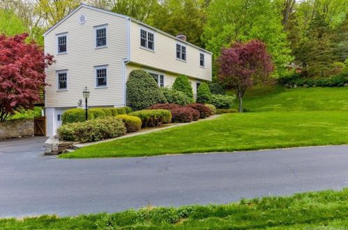 26 Cobblestone Pl, Wilton, CT 06897-2602