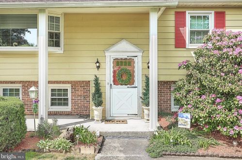 2100 Noss Rd, York, PA 17408-8846