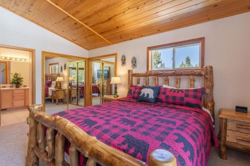 13610 Hillside Dr, Truckee CA  96161-6867 exterior