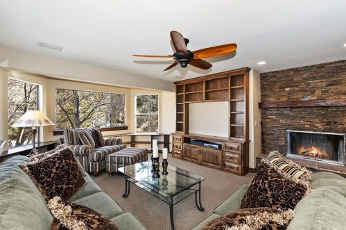 1320 Grass Valley Rd, Lake Arrowhead, CA