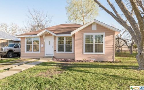 728 Bismark St, Seguin, TX 78155-4627
