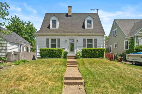 7211 Monroe Ave, Hammond, IN 46324-1911