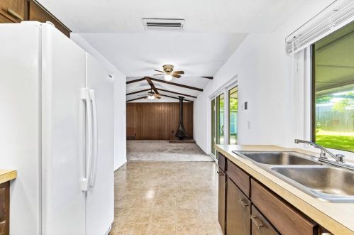 2110 Bordeaux Dr, Carrollton TX 75007-5501 exterior