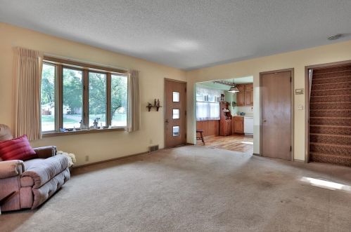 2112 Blomquist Ave, Saint Paul MN  55110-4702 exterior