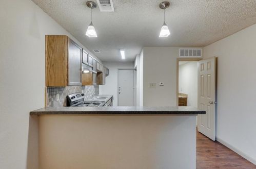 634 Union Bower Rd, Irving TX  75061-7589 exterior