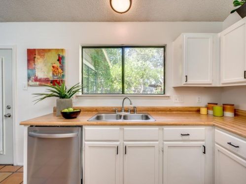 910 Calico Dr, Austin TX  78748-6492 exterior