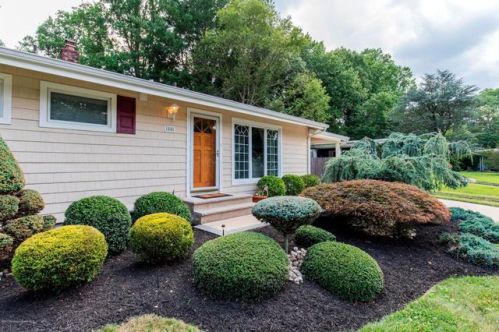 154 Parkview Ter, Lincroft, NJ 07738-1365