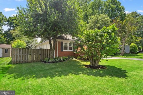 7131 Sewell Ave, Falls Church, VA 22046-2016