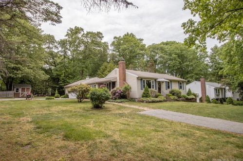 32 Brewer Rd, East Hampton, CT 06424-1318