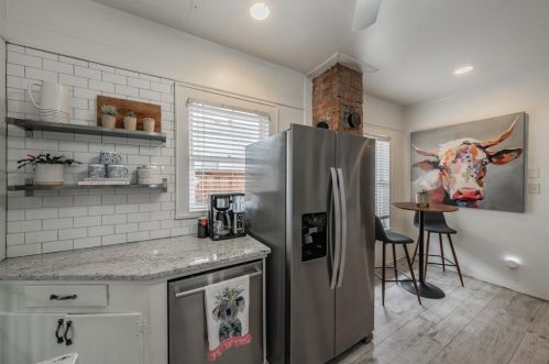 2410 Kenley St, Fort Worth TX  76107-4924 exterior